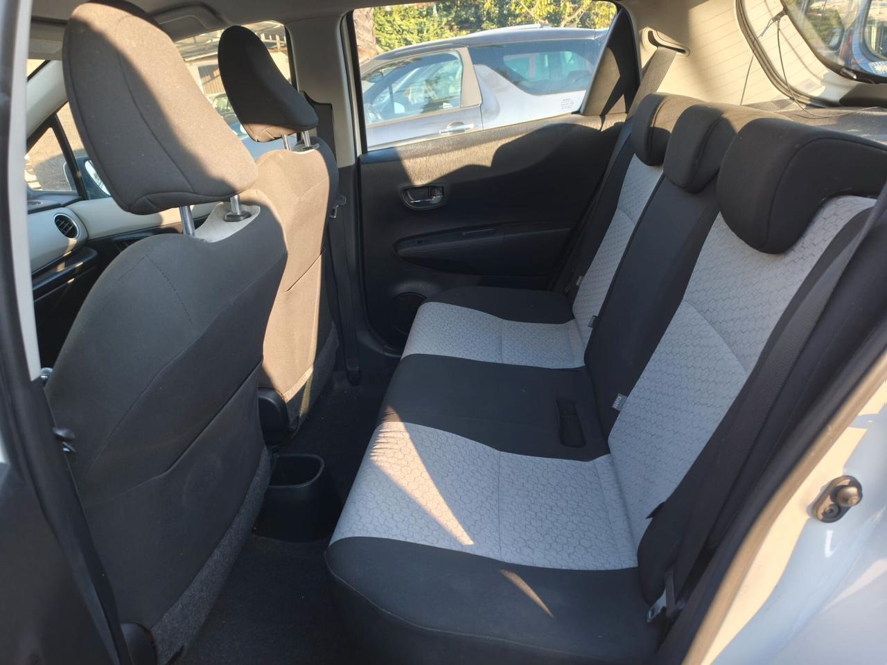 TOYOTA YARIS 1.0 LOUNGE +NAVI