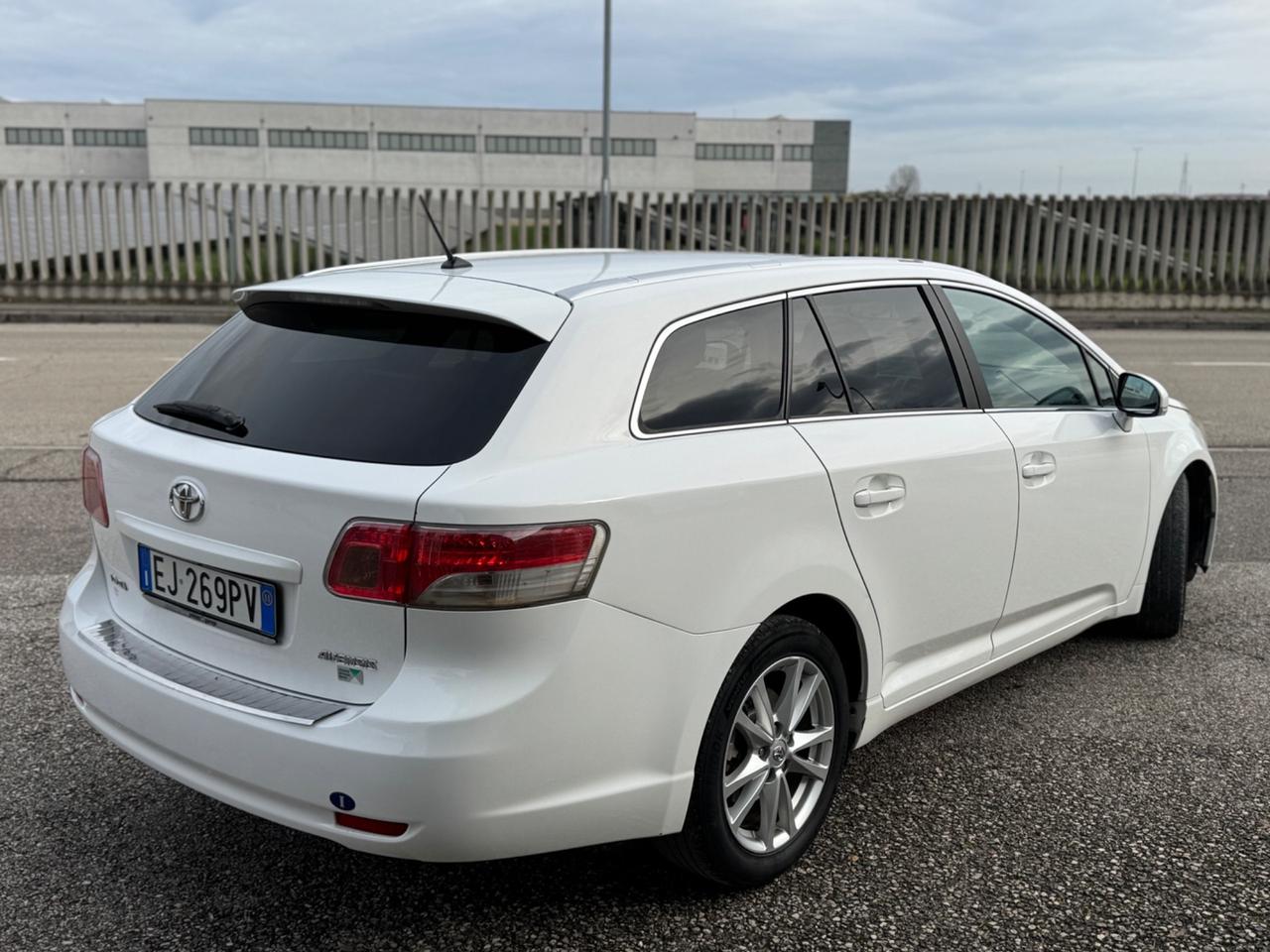 Toyota Avensis 2.0 D-4D 126cv Solo per Export