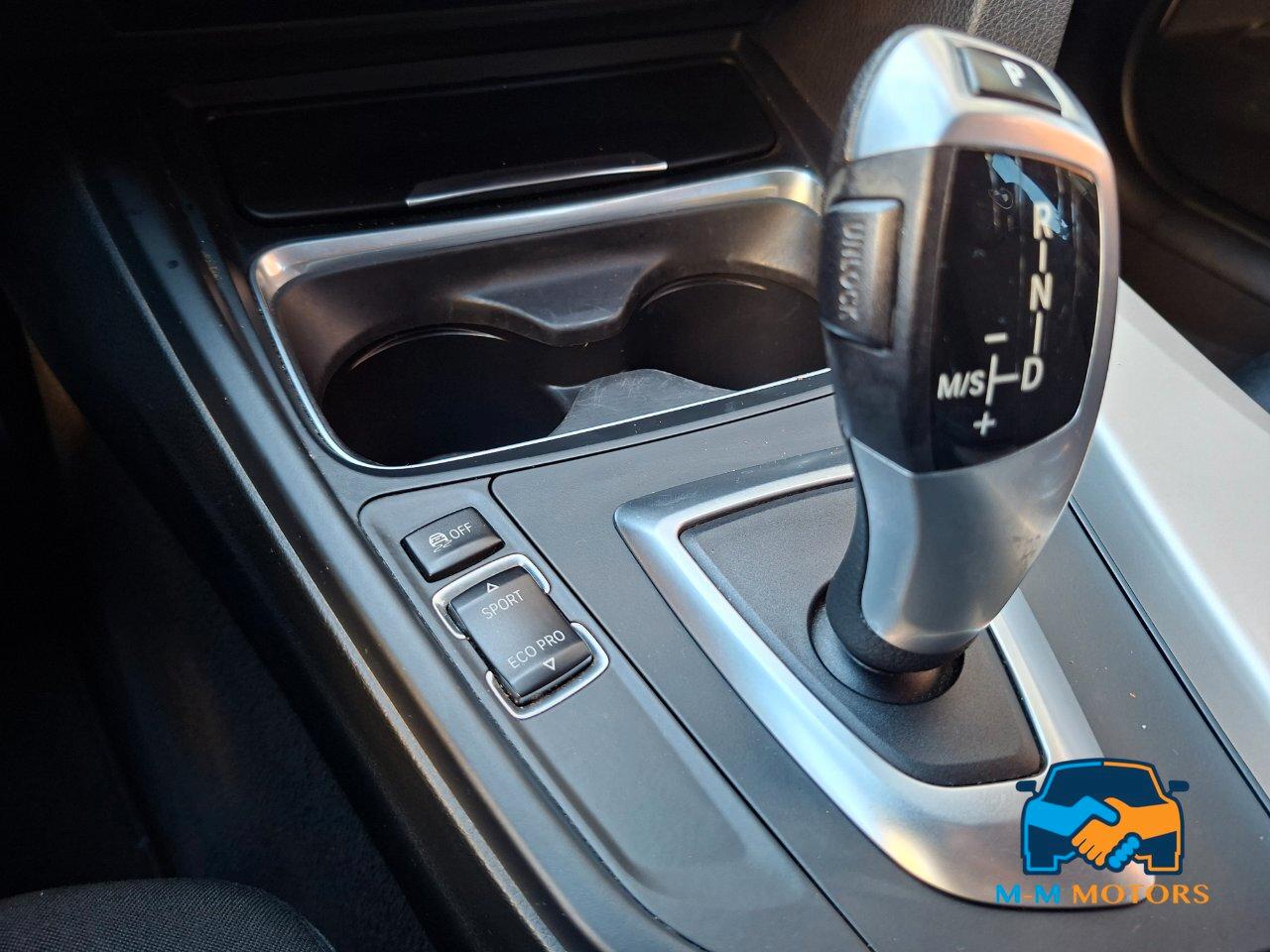 BMW 320 d Touring doppio treno di pneumatici