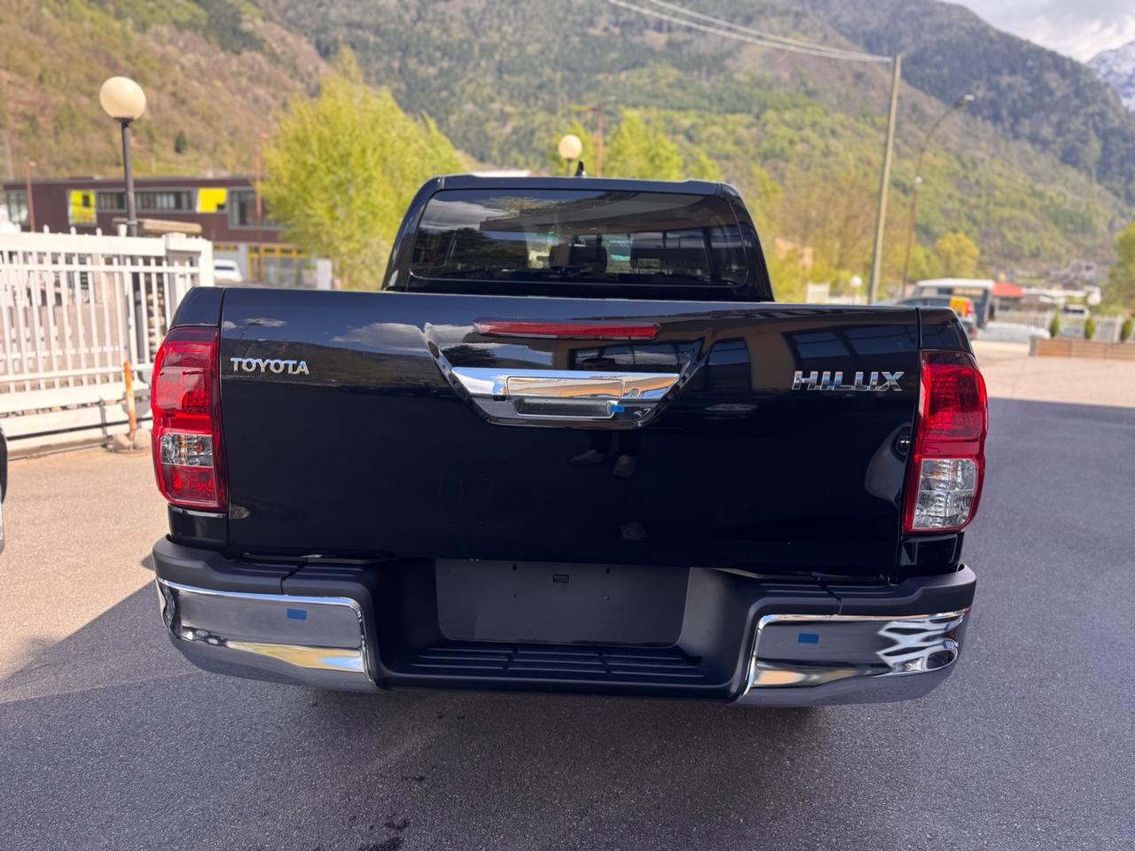 Toyota Hilux 2.8 D-4D A/T 4WD 48V 4 porte Double Cab Lounge