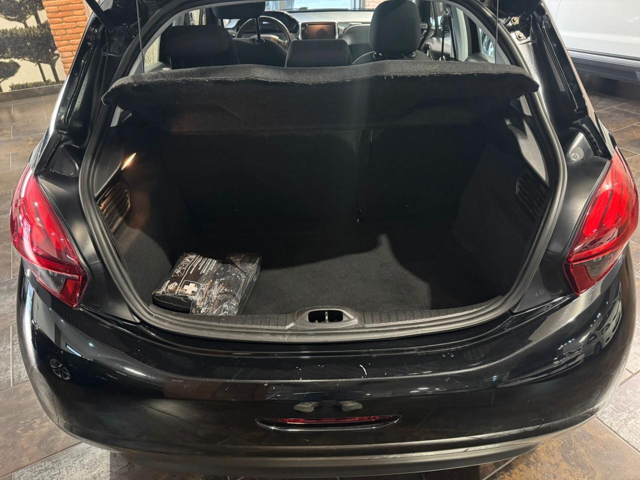 Peugeot 208 PureTech 82 5 porte Allure