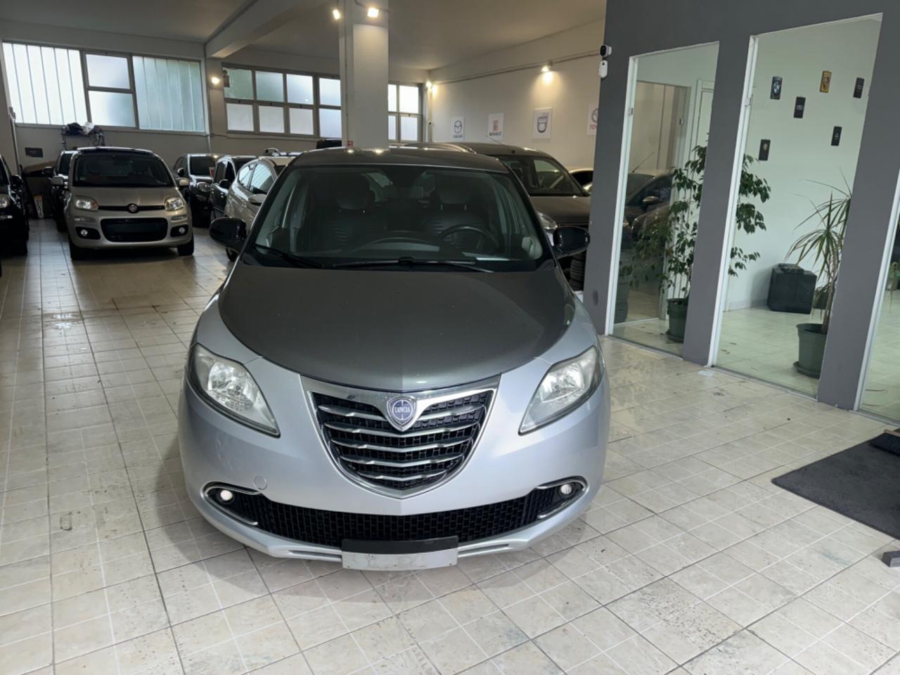 Lancia Ypsilon 0.9 TwinAir 85 CV 5 porte S&S Platinum