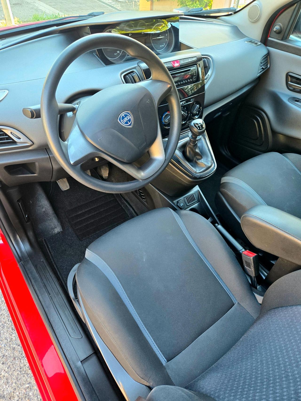 Lancia Ypsilon 1.2 69 CV 5 porte Unyca
