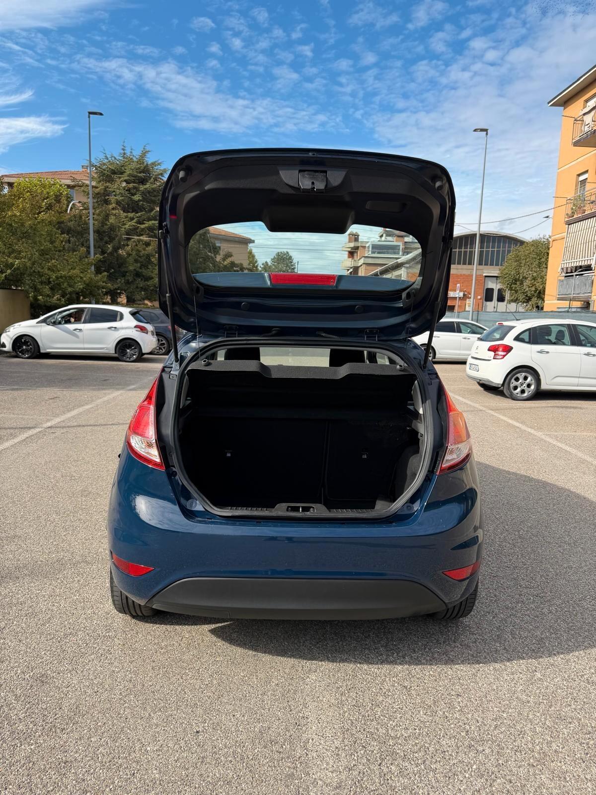 Ford Fiesta 1.5 tdci - NEOPATENTATI - 12 MESI DI GARANZIA -