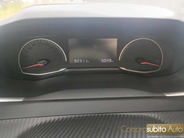 PEUGEOT 2008 BlueHDi 110 S&S Allure
