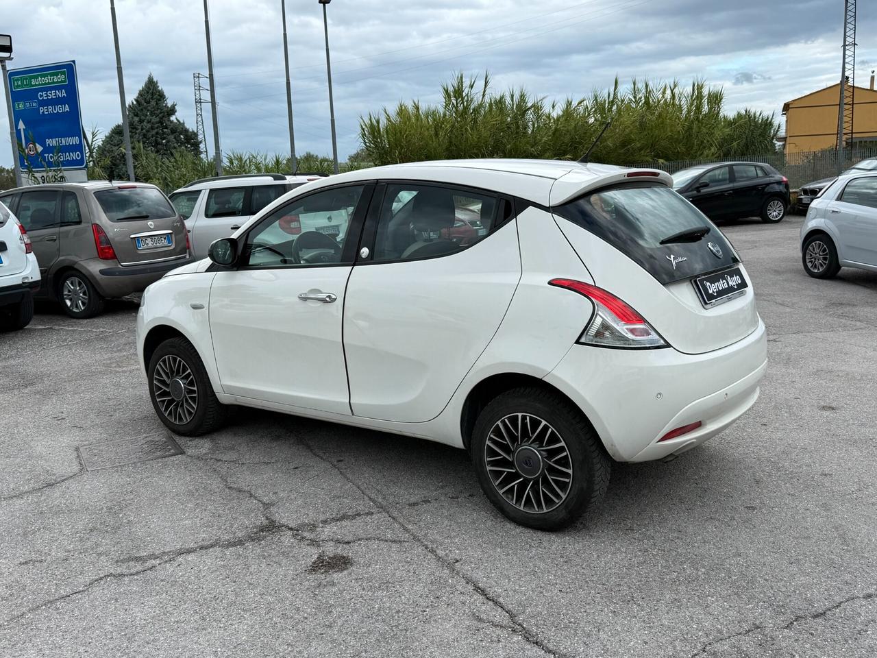 Lancia Ypsilon 0.9 TwinAir 85 CV 5 porte Metano Ecochic Gold