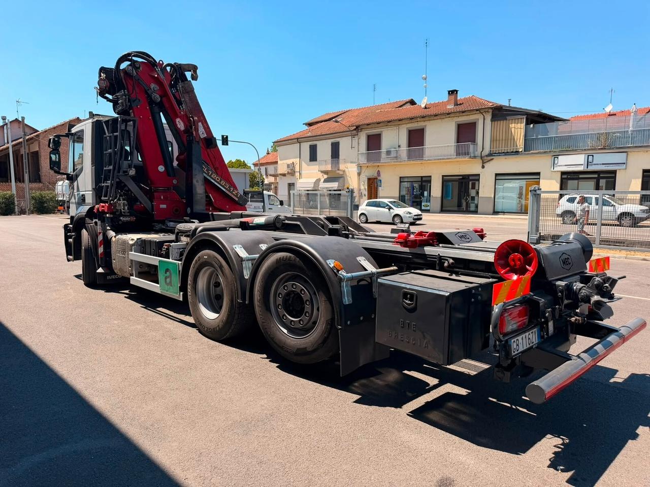 IVECO STRALIS 480 scarrabile + gru con ragno