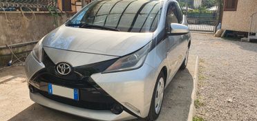 Toyota Aygo 1.0 VVT-i 69 CV 5 porte x-play TSS