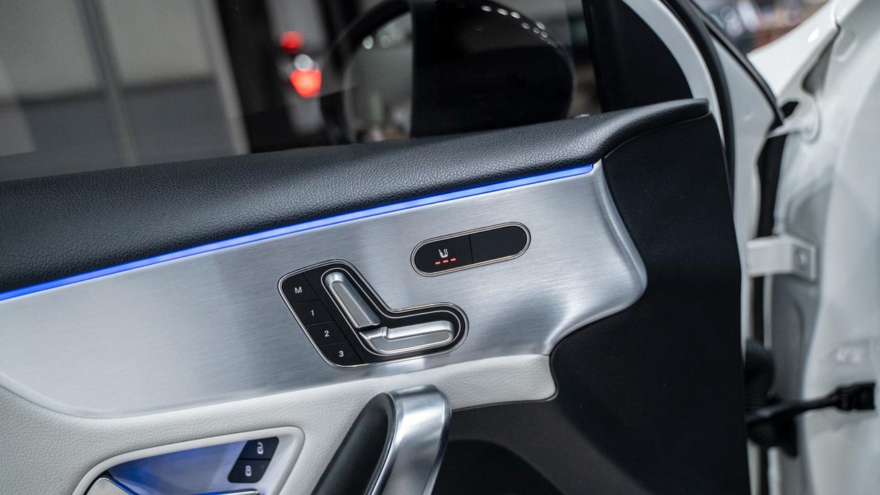 Mercedes-benz A 180 D PREMIUM PLUS AMG TETTO PACK LUCI MULTIBEAM FULL