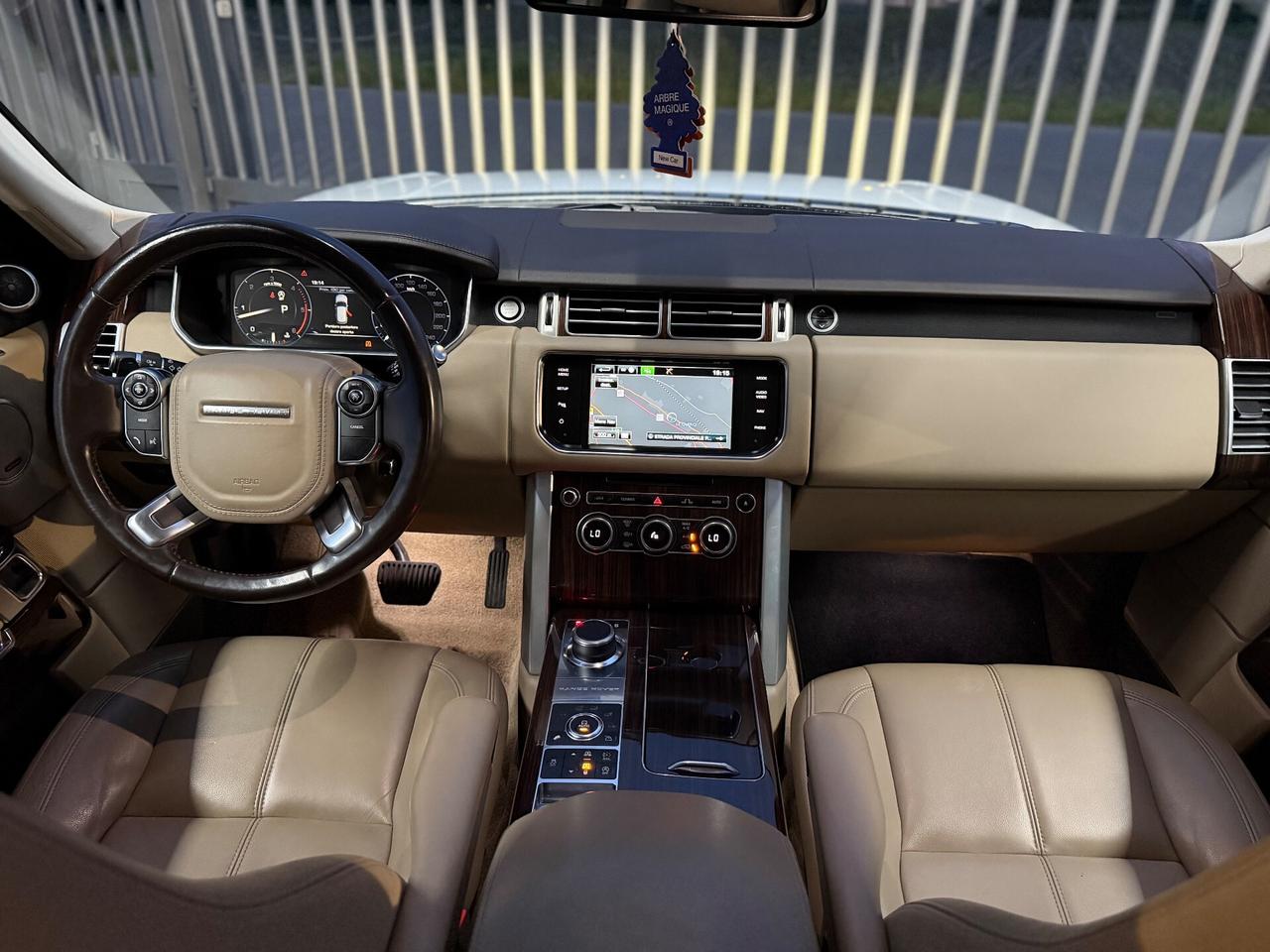 Land Rover Range Rover Vogue 3.0TDV6 black edition