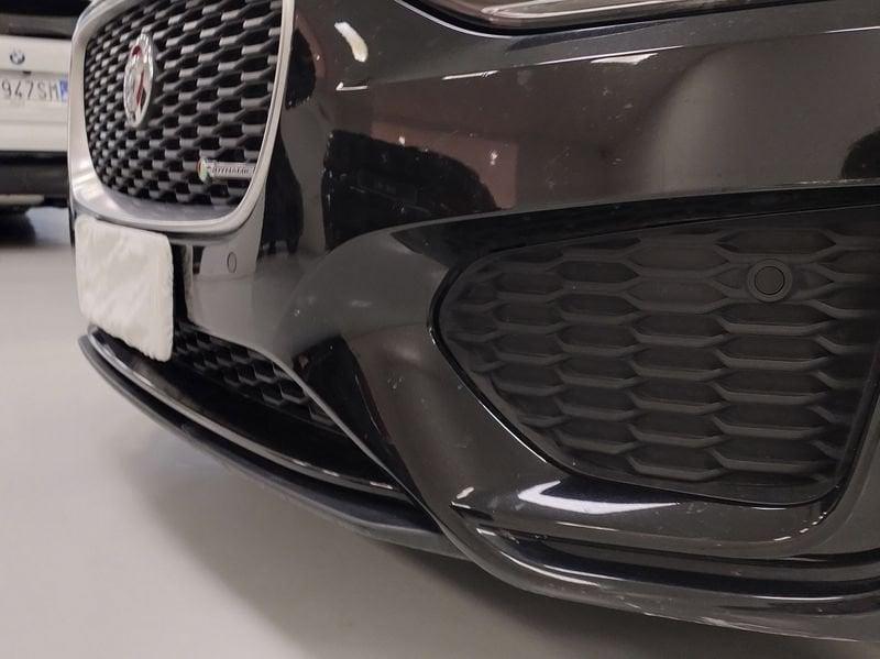 Jaguar XE 2.0d i4 R-Dynamic SE awd 180cv auto