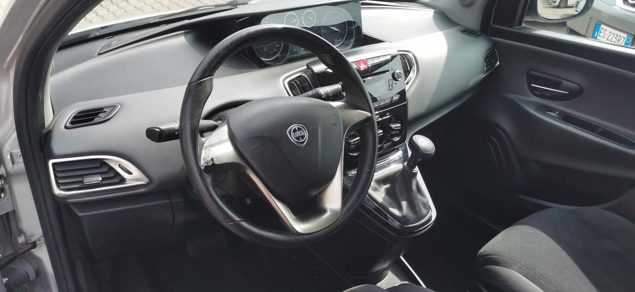 Lancia Ypsilon 0.9 TwinAir 85 CV 5 porte S&S DFN Gold