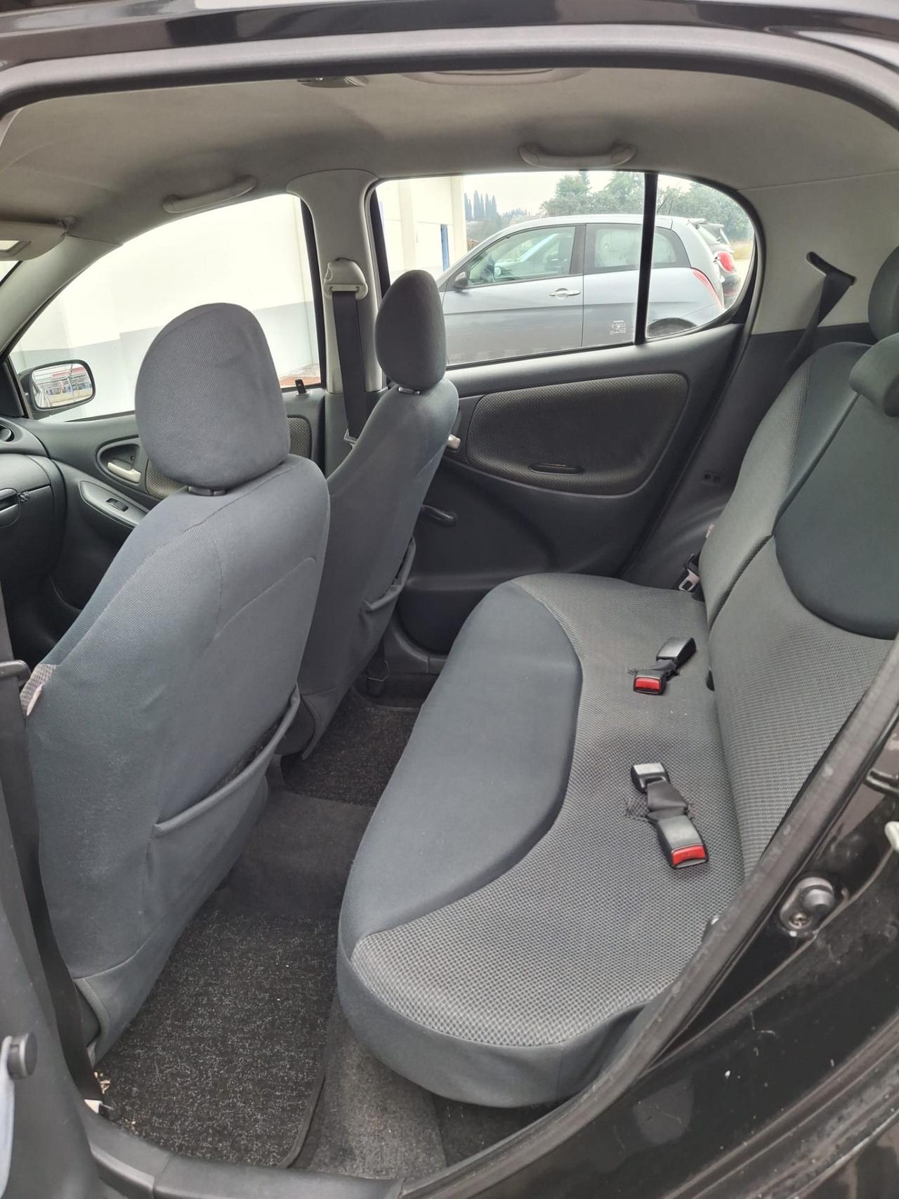 Toyota Yaris 1.3i Benzina/CAMBIO AUTOMATICO