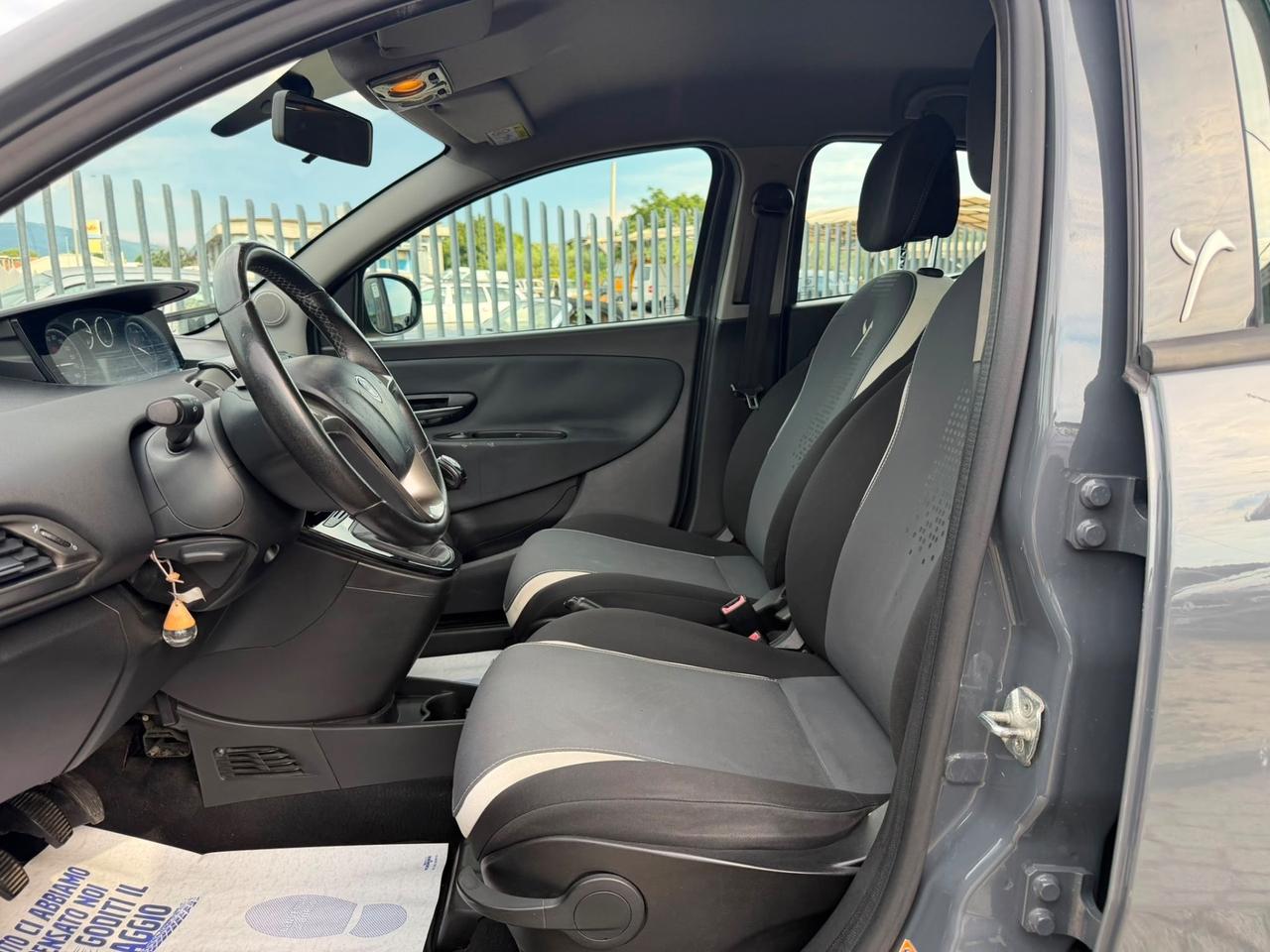 Lancia Ypsilon 0.9 TwinAir 85 CV 5 porte Metano Ecochic Elle