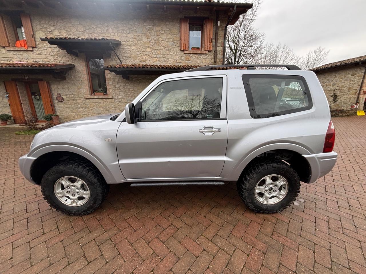 Mitsubishi Pajero GLS 2.5 TDI 3p. 116 CV