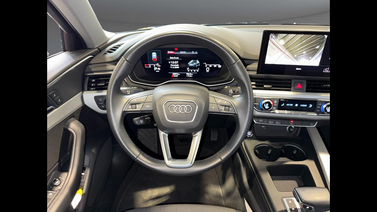 Audi A4 AVANT 30 TDI S TRONIC