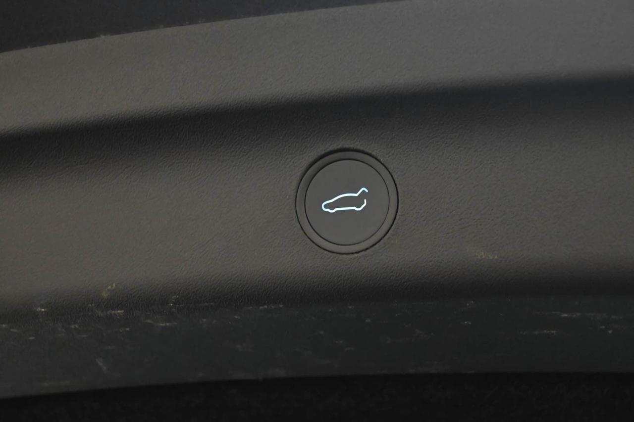 TESLA Model Y Model Y Long Range AWD