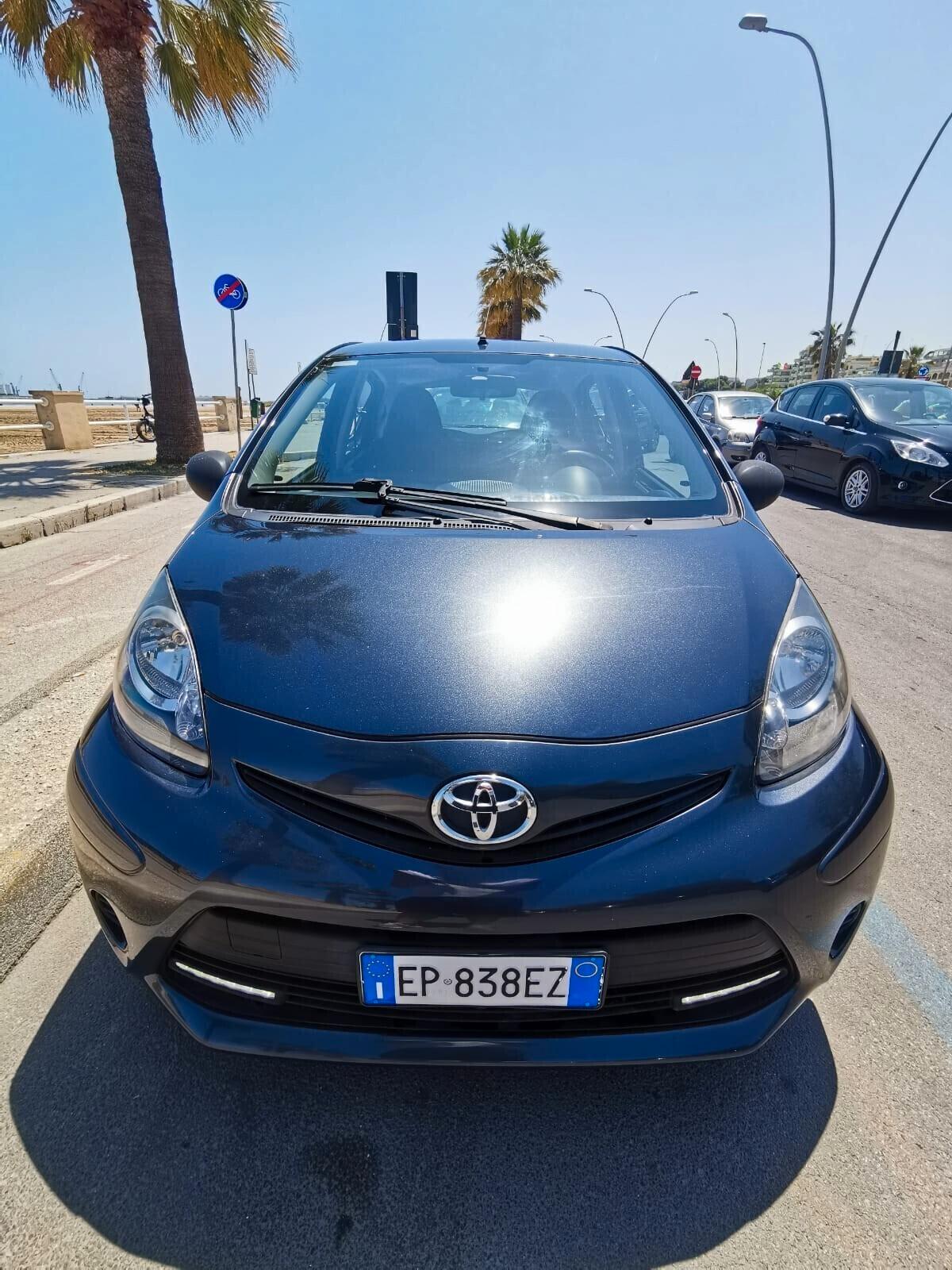 Toyota Aygo 1.0 12V VVT-i 5P. Active 2013
