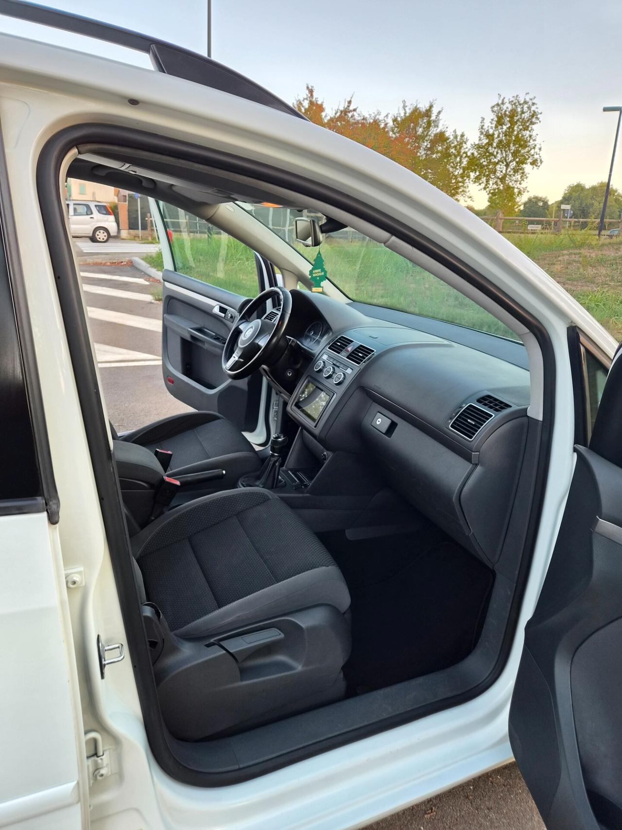 Volkswagen Touran Business 1.4 Highline EcoFuel 7 POSTI