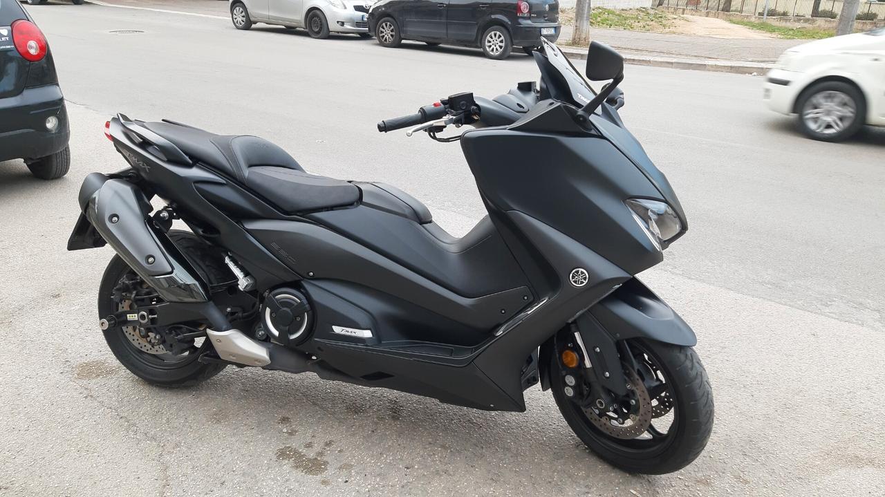 YAMAHA T-MAX 560