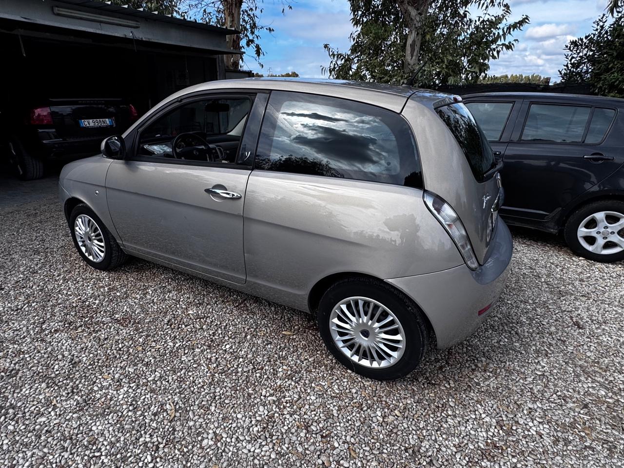 Lancia Ypsilon 1.3 MJT 90 CV Platino