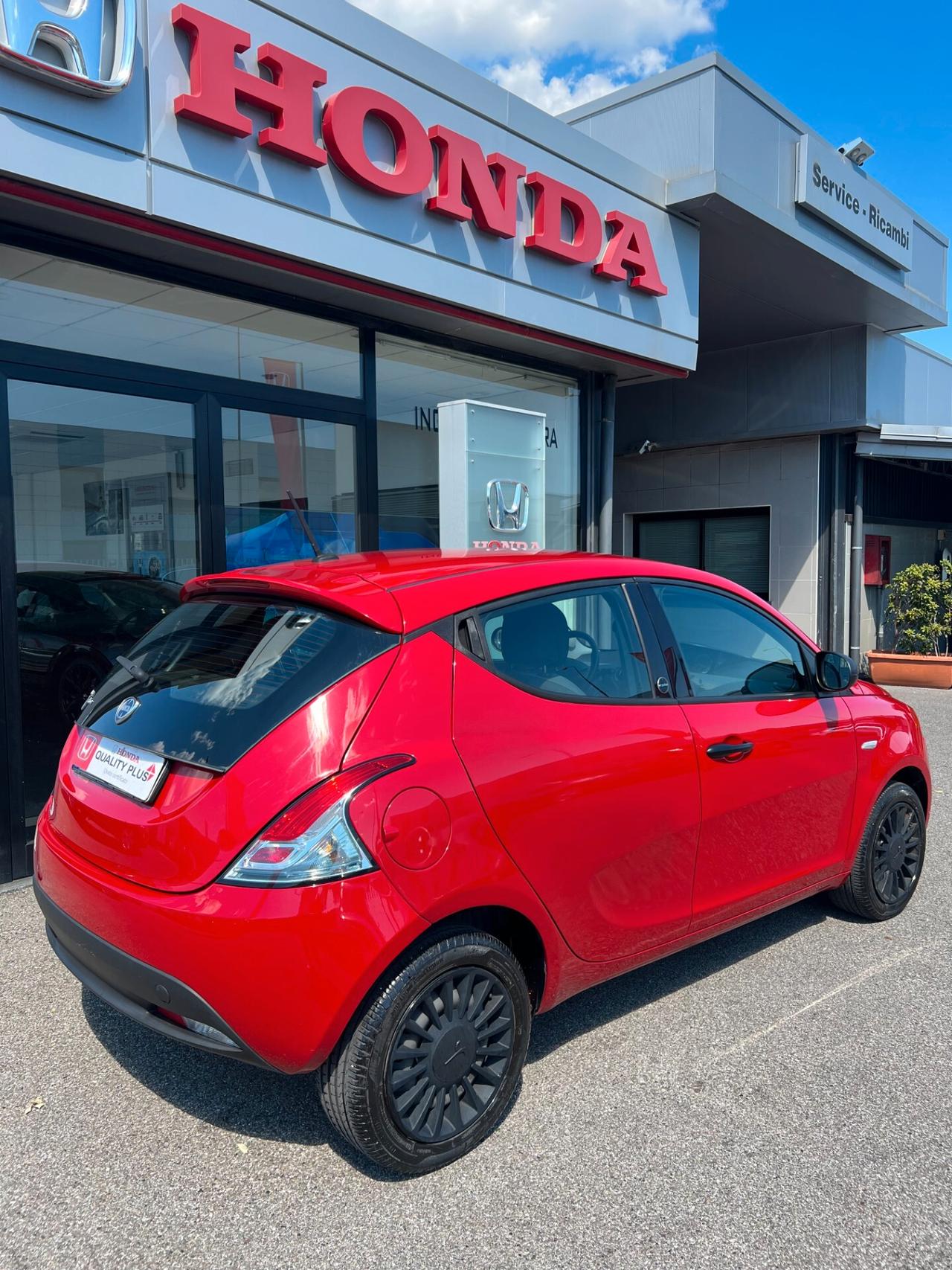 Lancia Ypsilon 1.0 FireFly 5 porte S&S Hybrid Ecochic Silver
