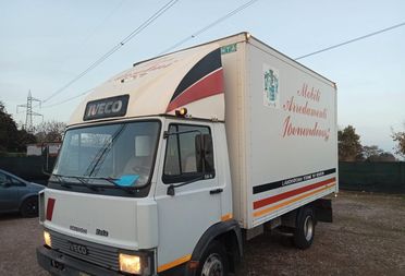 Iveco 50.9 zeta libero di licenza Patente C