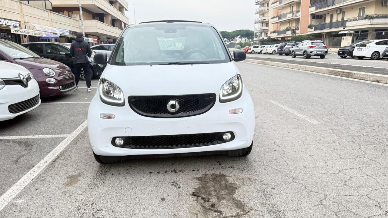 Smart ForTwo 90 0.9 T twinamic CABRIO PASSION LED NAVI KAMERA PDC PACK AMBIENT PACK SPORT PDC