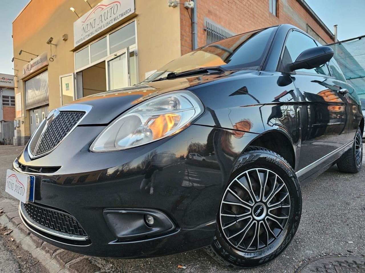 Lancia Ypsilon 1.2 60cv Argento*Clima*5Posti*Neopatentati*