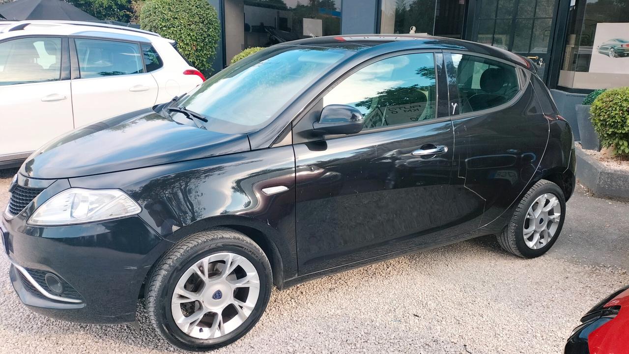 Lancia Ypsilon 1.2 DOPPIO TETTO NAVIGATORE PREZZO REALE