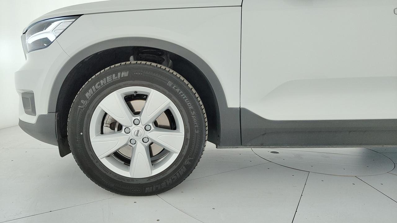 VOLVO XC40 - XC40 2.0 d3 Momentum awd geartronic
