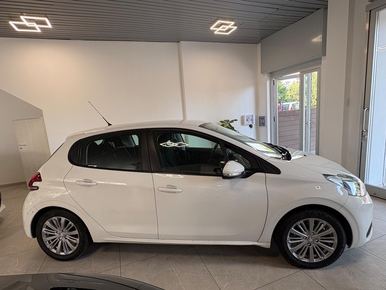 Peugeot 208 PureTech 82 5 porte Allure