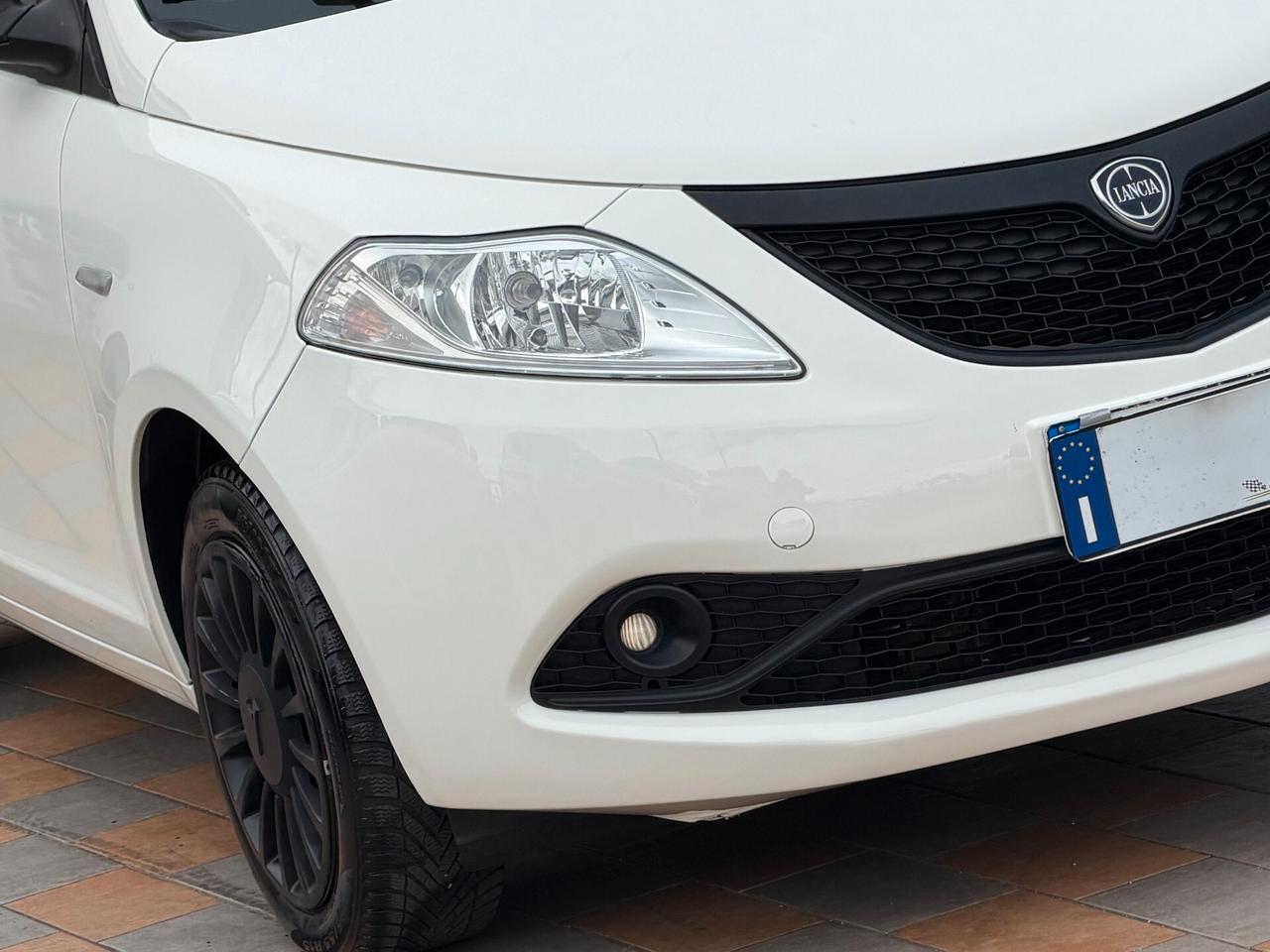 Lancia Ypsilon 1.2 69 cv. ELEFANTINO BLU