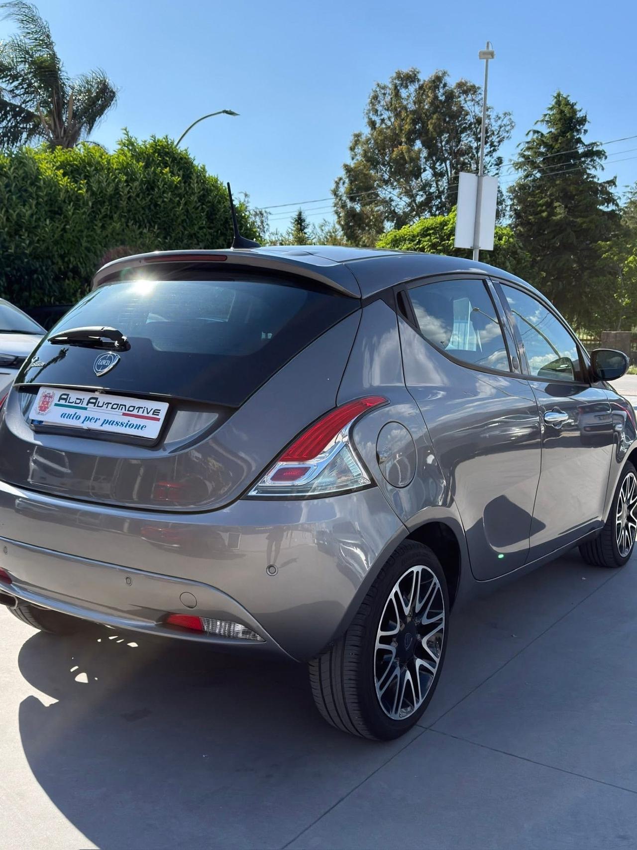 Lancia Ypsilon 1.2 69 CV 5 porte GPL Ecochic Gold