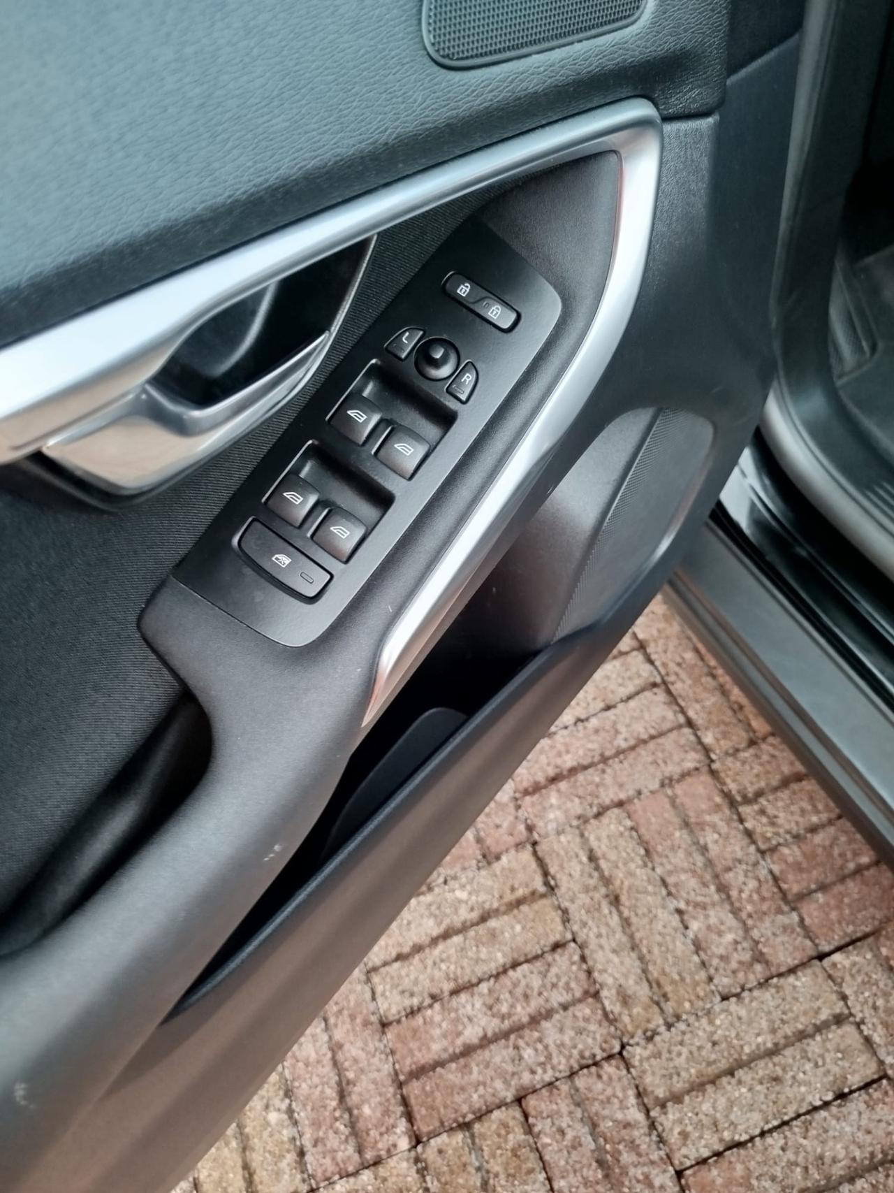 Volvo V40 Cross Country D2 136.000 KM