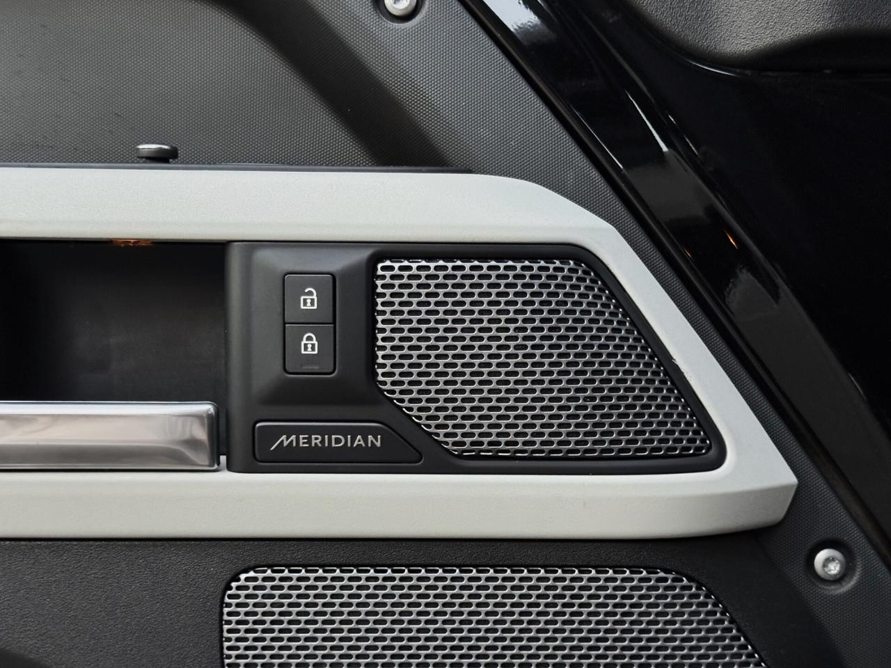 Land Rover Defender 90 3.0d i6 X-Dynamic 200CV TETTO