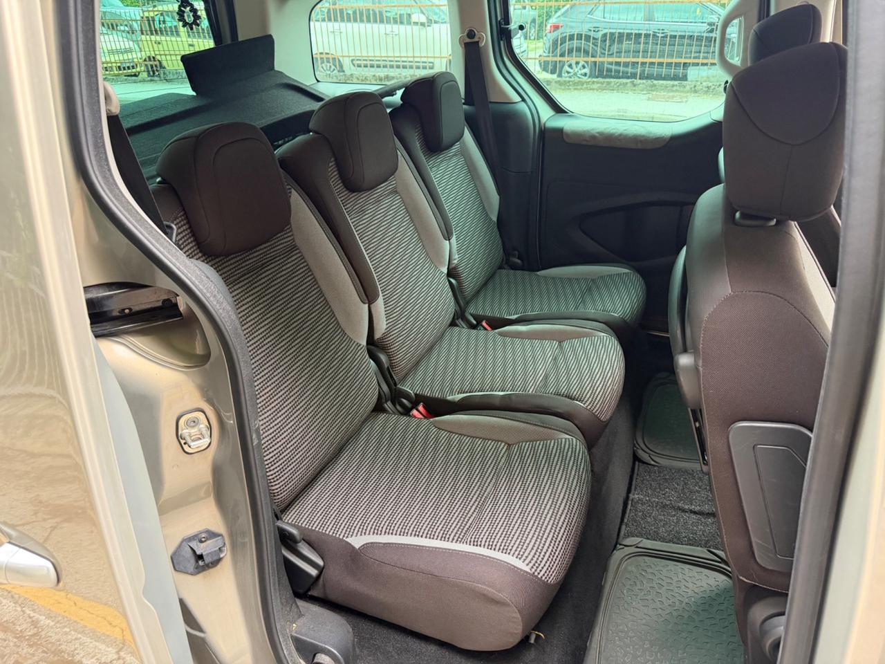 Peugeot Partner Tepee 1.6 HDi 90CV Outdoor