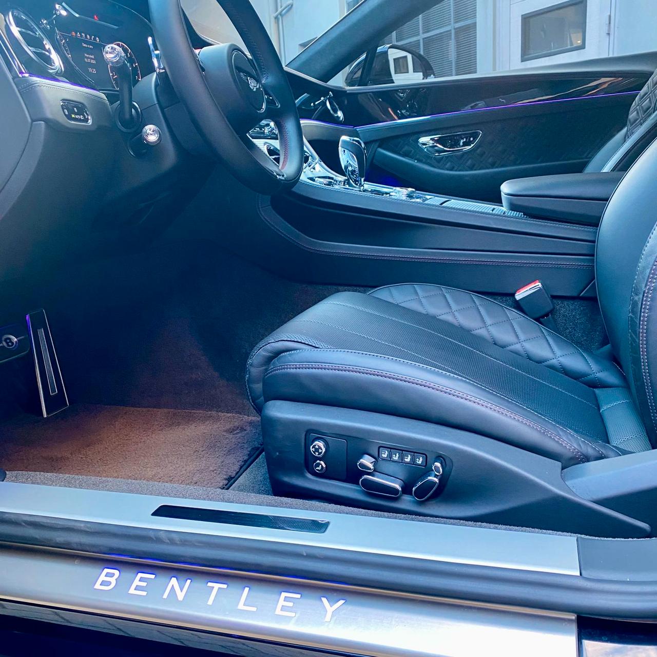 Bentley Continental GT Coupe TOTAL BLACK IVA Continental GT 4.0 V8 Mulliner 550cv auto