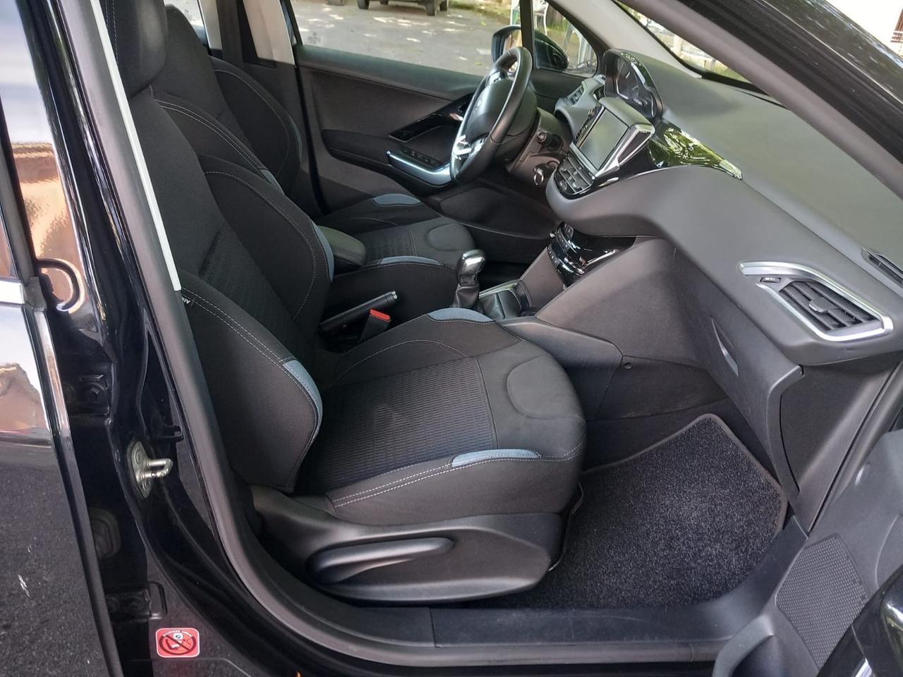 Peugeot 208 1.4 HDi 68 CV 5 porte Allure
