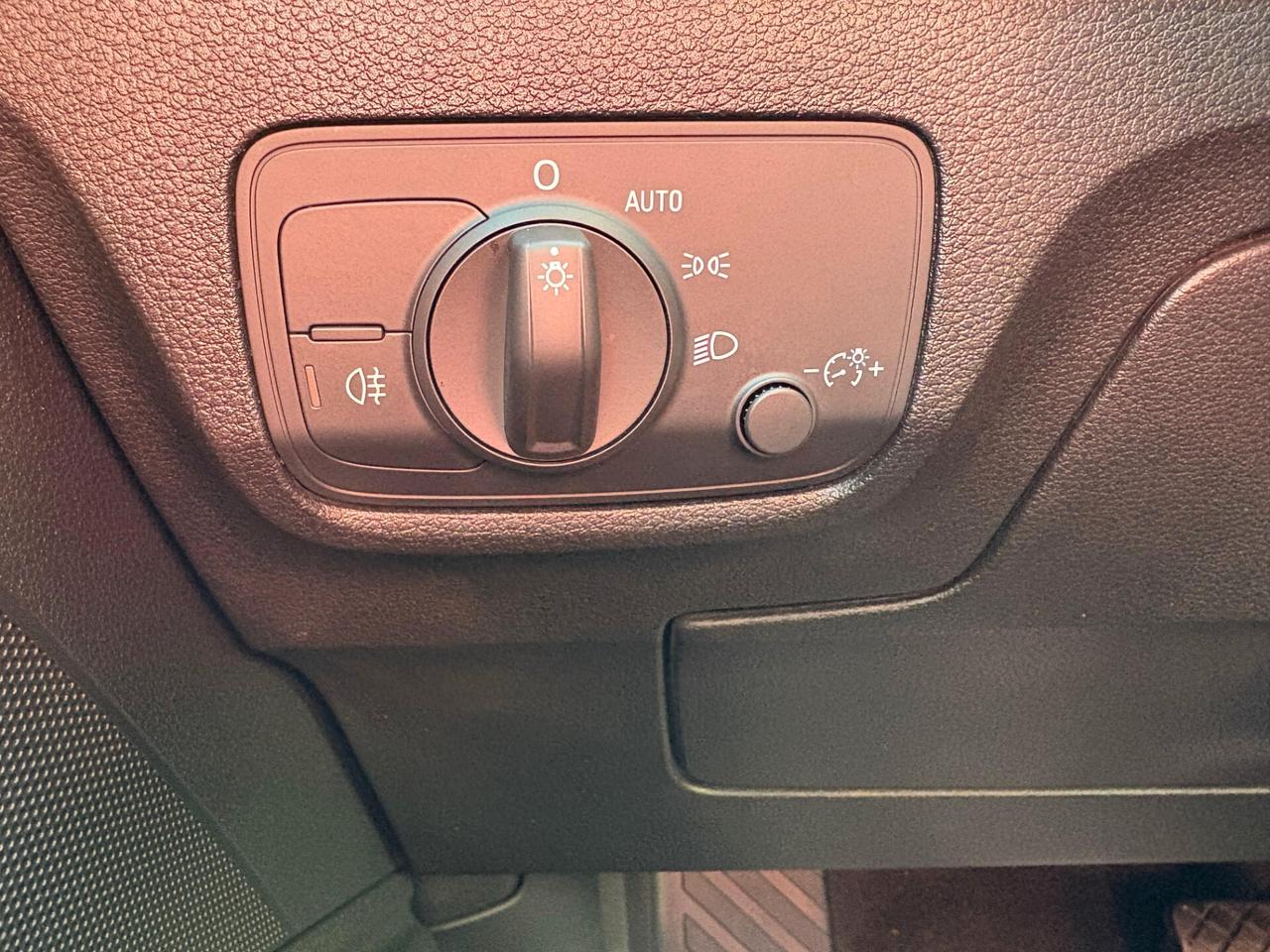 Audi Q2 35 TDI S tronic Business