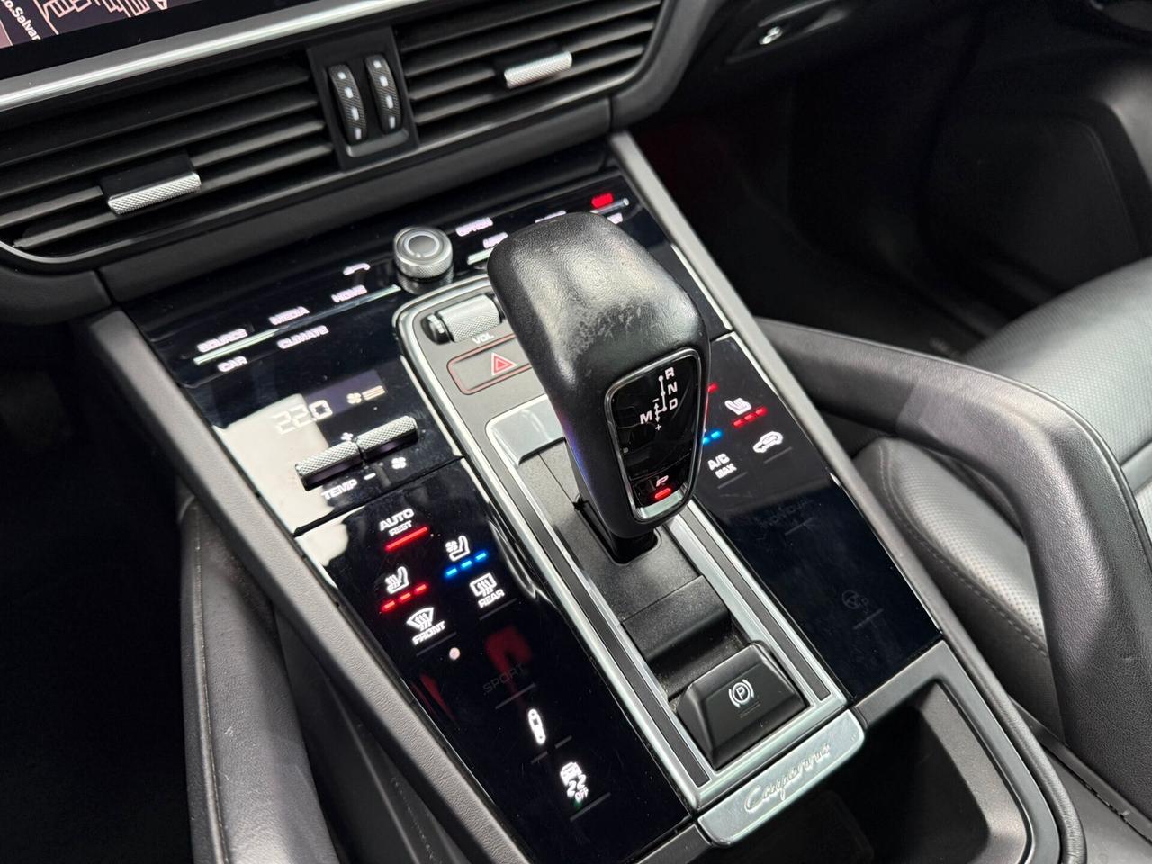 Porsche Cayenne Coupé Platinum Edition (260)