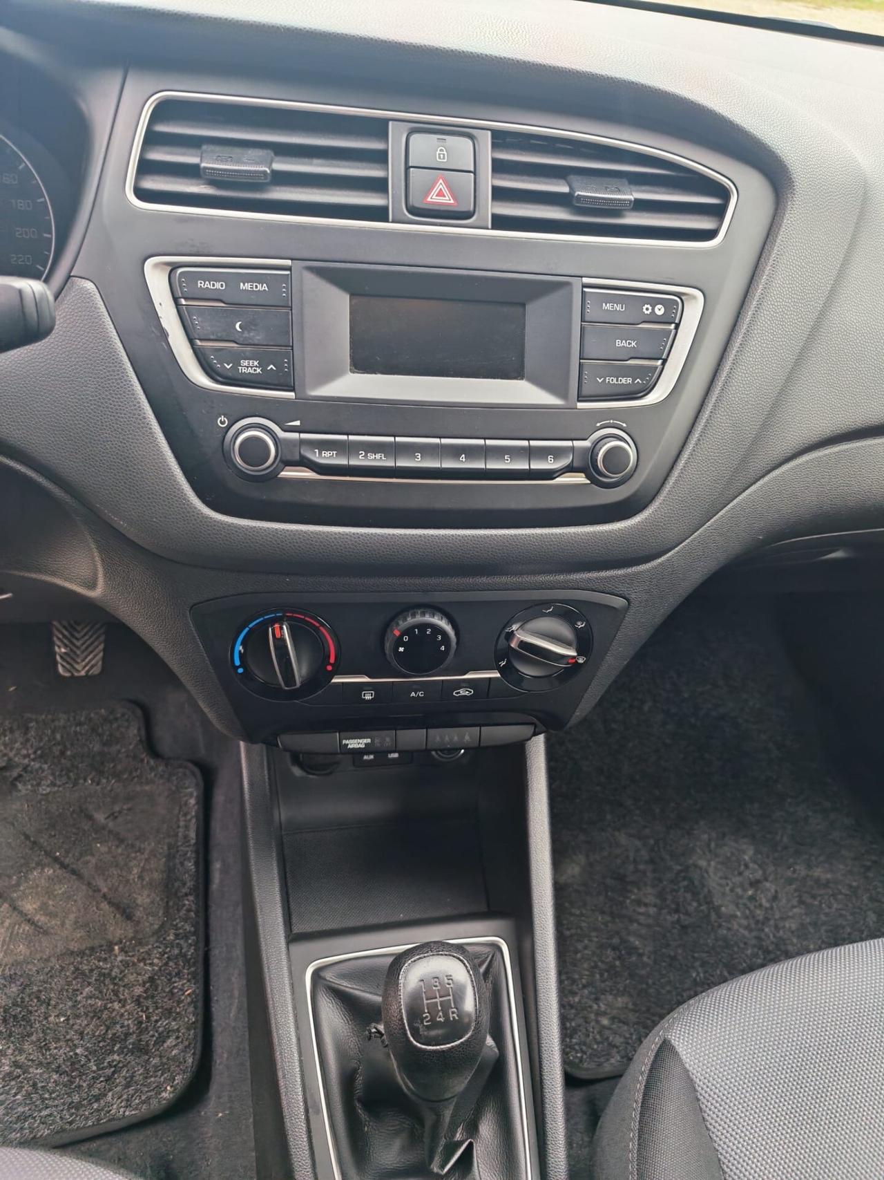 Hyundai i20 1.2 5 porte Econext Connectline gpl garantita permute e finanziamenti