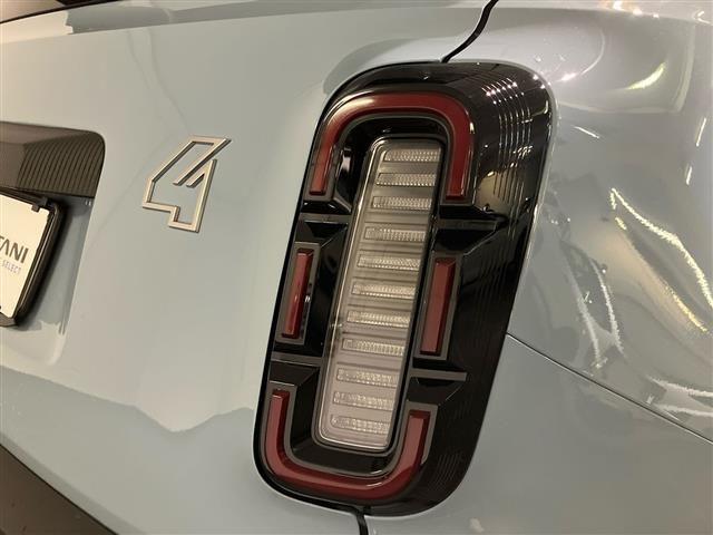 RENAULT Other Renault 4 E-Tech Iconic comfort range 150cv