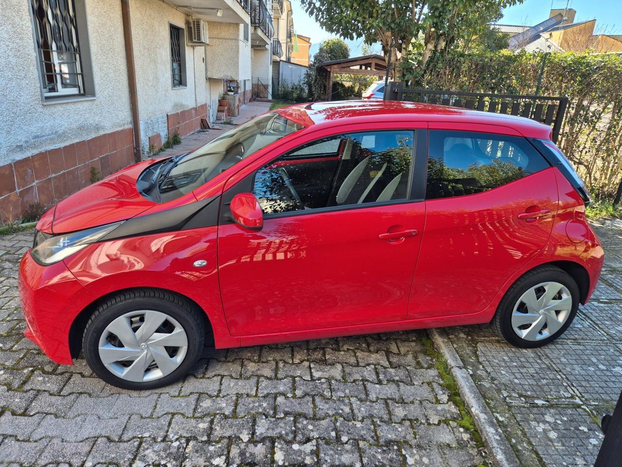 Toyota Aygo 1.0 VVT-i 69 CV 5 porte x-play