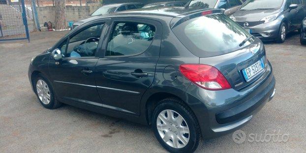 Peugeot 207 1.4 HDi 70CV 5 porte NEO PATENTATI CLIMA MULTIFUNZIONE COMANDI VOLANTE