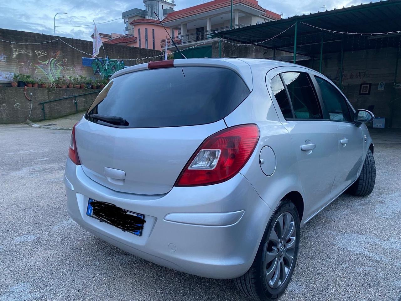 Opel Corsa 1.2 5 porte Club anno 2011