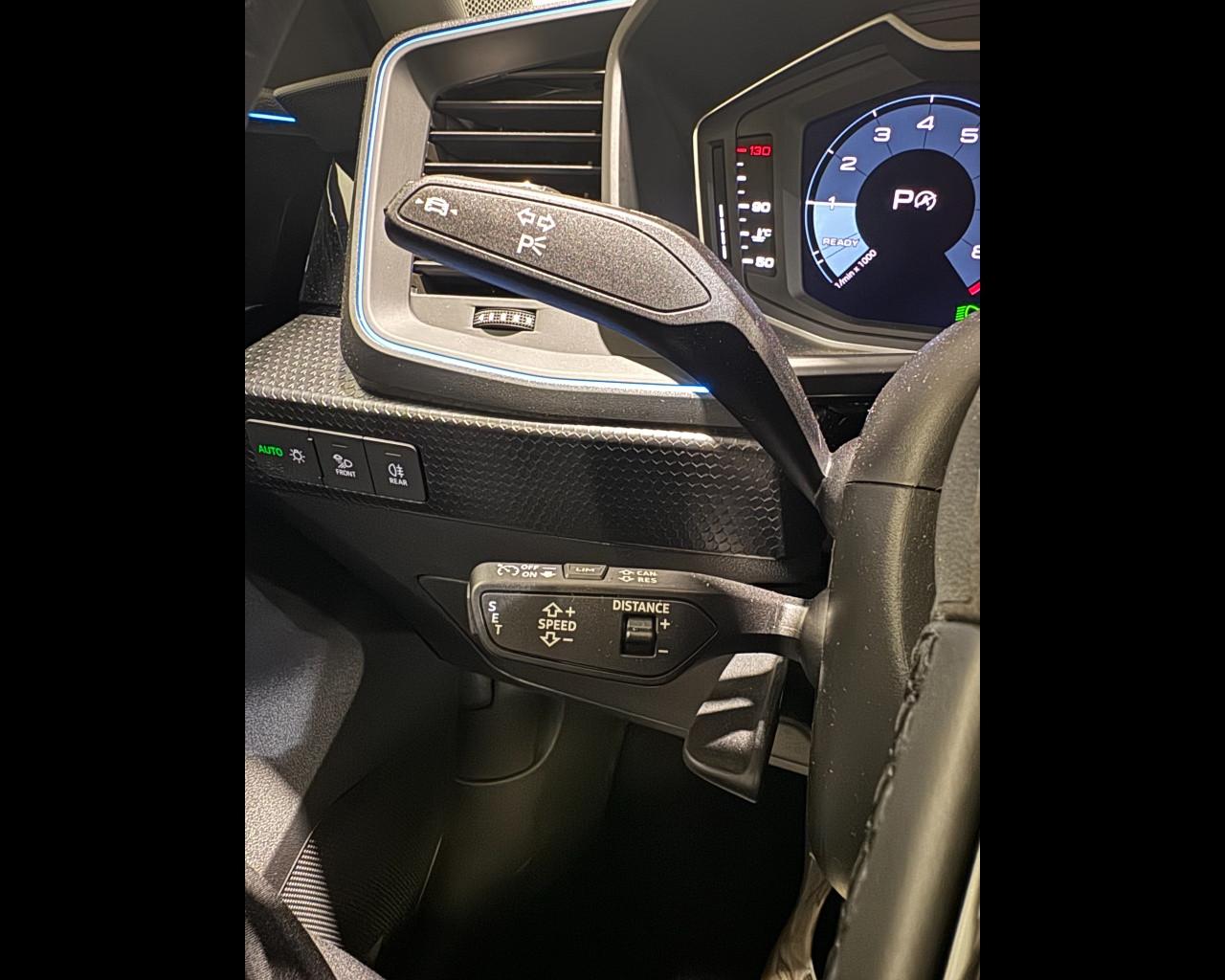 AUDI A1 ALLSTREET 30 TFSI S-TRONIC IDENTITY CONTRAST