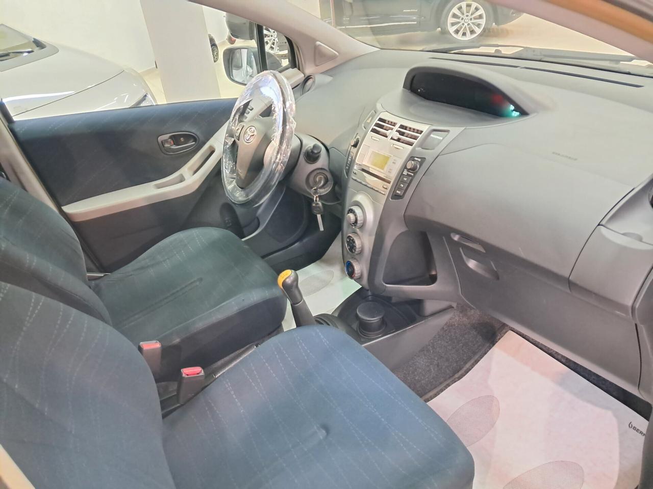 Toyota Yaris 1.0 5 porte Sol