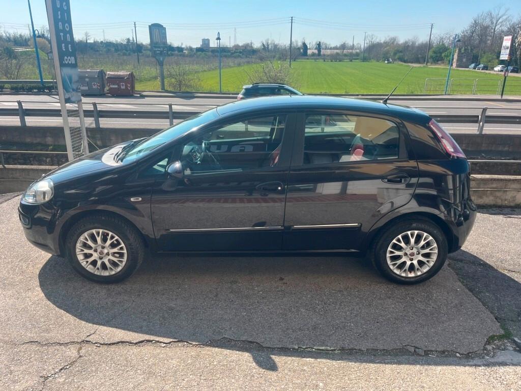 Fiat Punto 1.4 5 porte cambio manuale e automatico