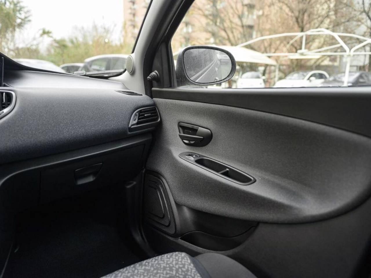 LANCIA Ypsilon III 2021 - Ypsilon 1.0 firefly hybrid Silver s&s 70cv